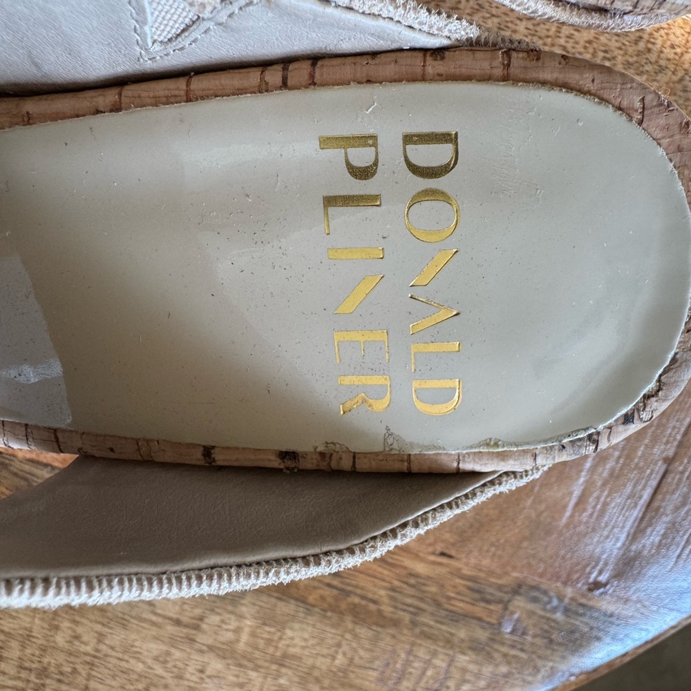 Donald J. Pliner Beige Textured Sandals - Picture 9 of 11